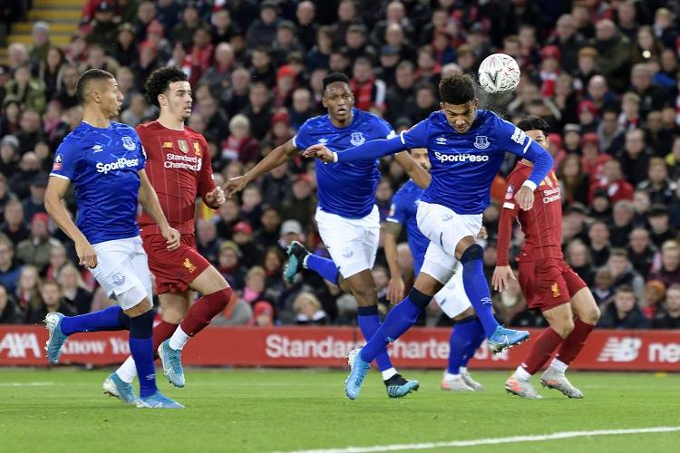 砸地头球破门，梅西打进职业生涯的第896球