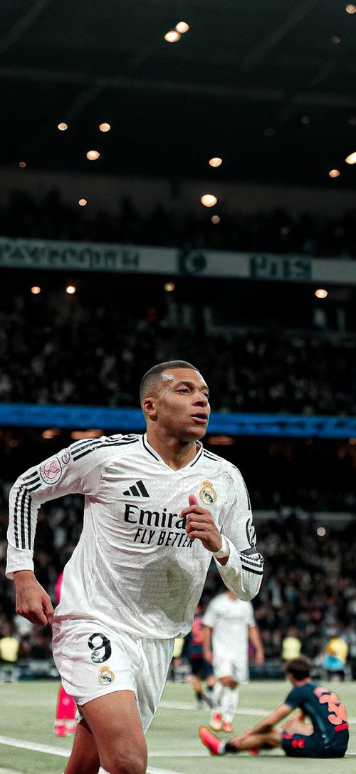 国米10人出战国际比赛日合计出场1083分钟，米兰11人979分钟