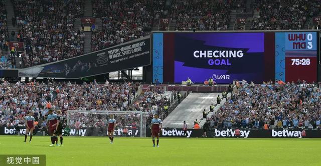 谢娜第一次下场打高尔夫获老公陪伴，甜喊张杰“老张”羡煞旁人