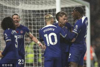 破防了！张本智和比手势，现场球迷给港队加油，日本队压力大