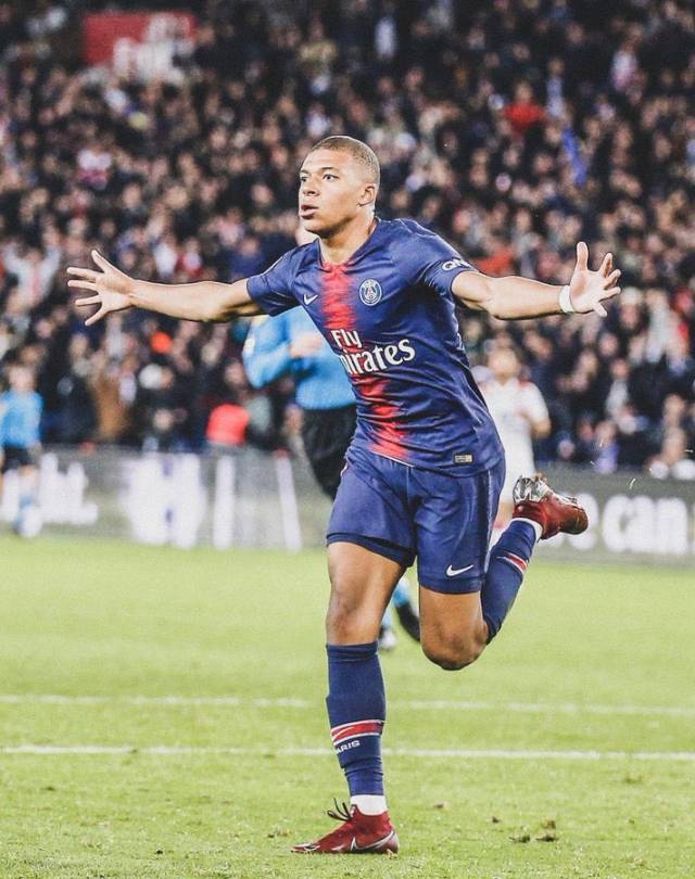 图片报：尤文和费内巴切想冬窗签磁卡，但球员不考虑提前离队