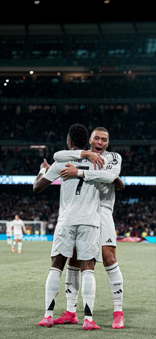 阿森纳以2-0击败布伦特福德，扩大领先优势，巩固争冠地位。